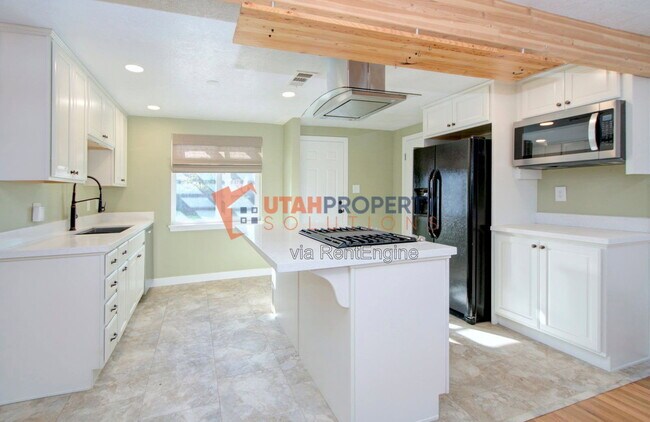 Building Photo - 860 Vics Rd