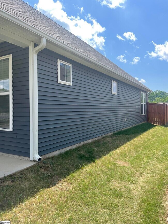 Building Photo - 104 Ramshackle Way