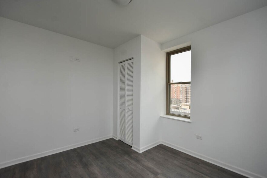 Building Photo - 940 W Winona St