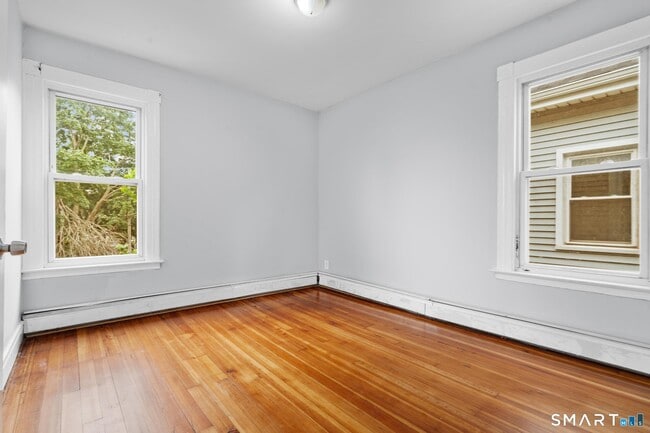 Building Photo - 354 Poplar St