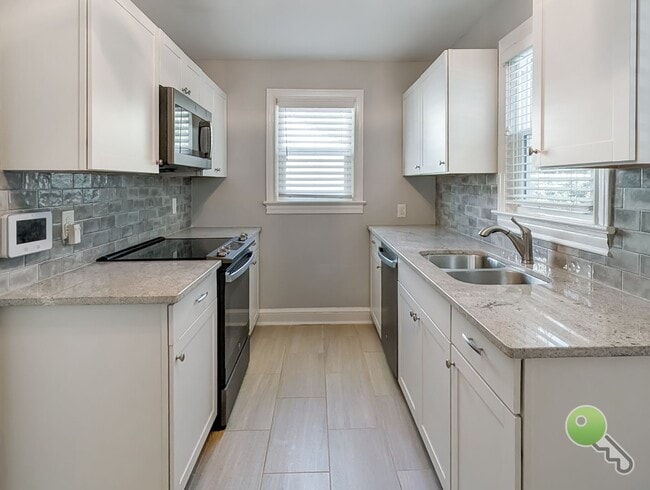 Building Photo - Charming Updated 2BR Home Near Downtown Greenville