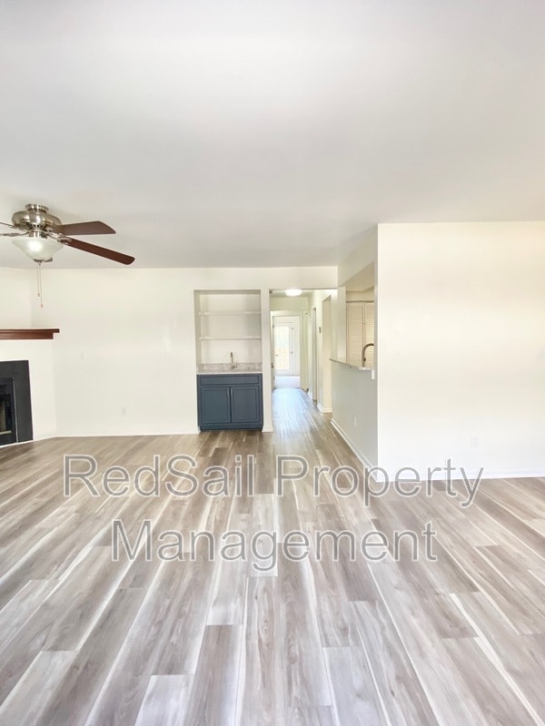 Building Photo - 839 Little Bay Ave