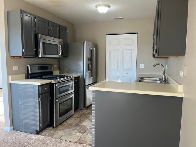 Building Photo - 290 Crestview Dr