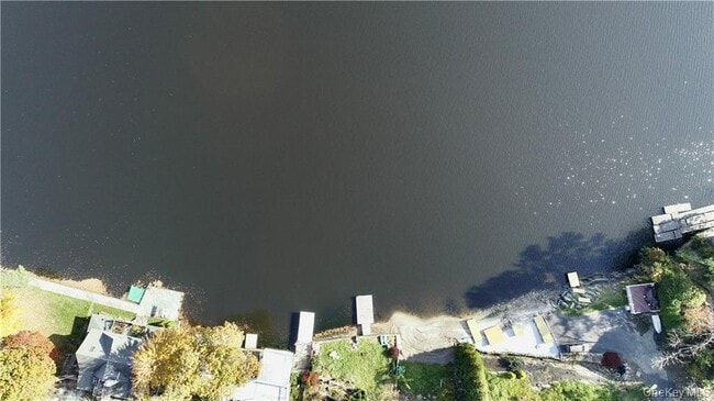 Building Photo - 2 Diane Ct