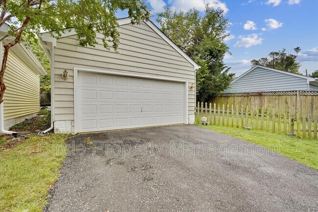 Building Photo - 1805 N Adams St