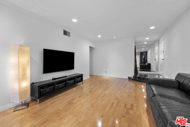 Building Photo - 1515 S Beverly Dr