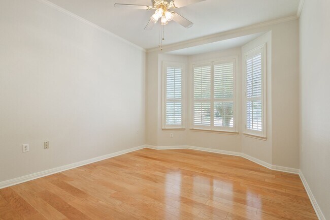 Building Photo - 102 Teacup Cove