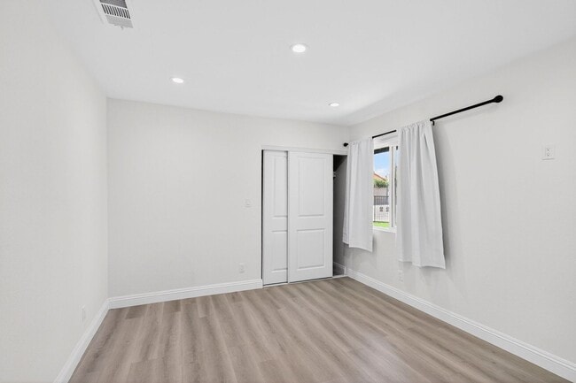Building Photo - NEWLY RENOVATED SINGLE-STORY HOME LOCATED IN LAS VEGAS
