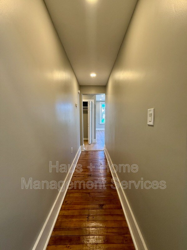 Building Photo - 906 Penn Ave