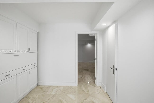 Building Photo - 600 Grapetree Dr