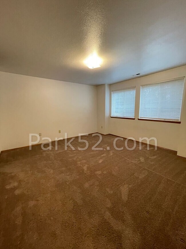 Building Photo - 2 Bedroom Townhome in Gig Harbor
