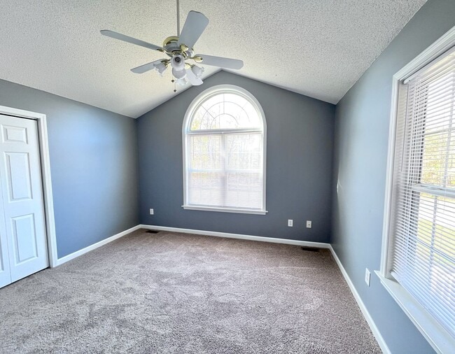 Building Photo - FOR RENT DAVIE CO!