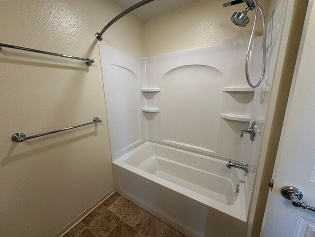 Building Photo - Welcome to the second city of Kapolei. Thi...