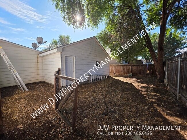 Building Photo - 2233 S Leadville Ave