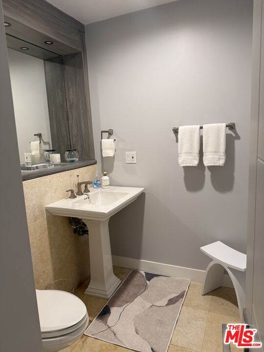 Building Photo - 865 Comstock Ave