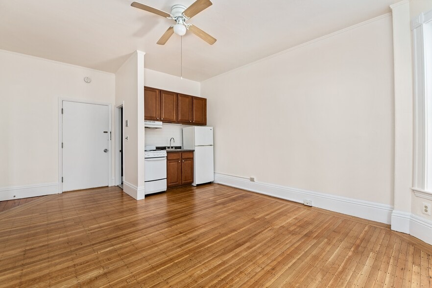 Building Photo - 9 Buswell St