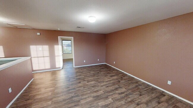 Building Photo - "Spacious 4-Bedroom Gem with 2.5 Baths and...
