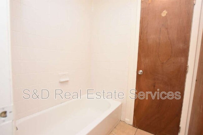 Building Photo - 2907 S Lincoln Ave