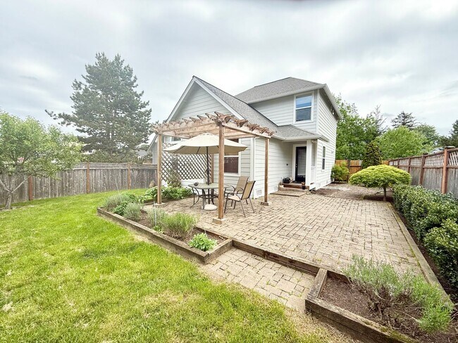 Building Photo - Poulsbo Forest Rock Hills neighborhood house.