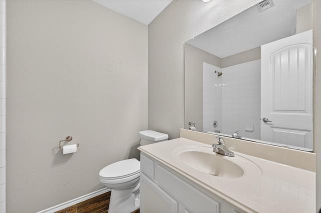 Building Photo - 3304 Glenmore Dr