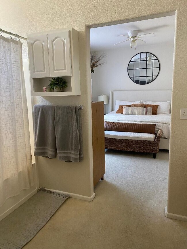 Building Photo - Lovely 2 Bed Plus Office Ranch Home on Eastside