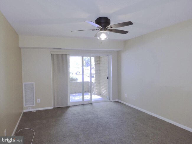 Building Photo - 5801 Cove Landing Rd