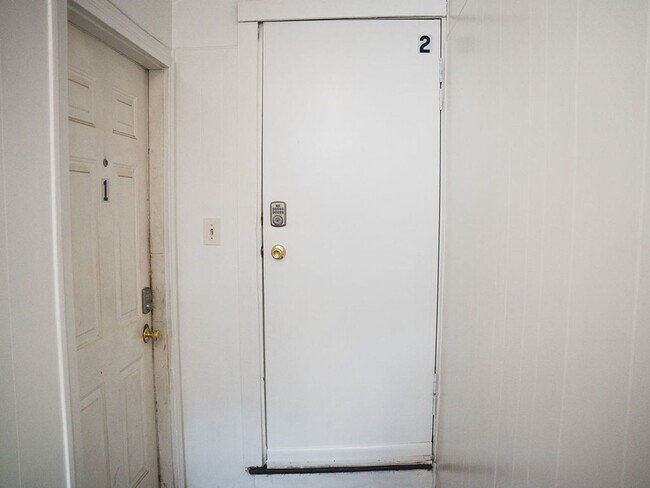 Building Photo - 936 Ferry St