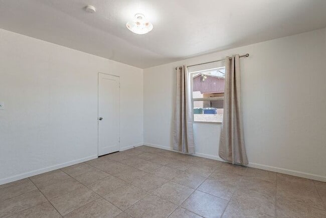 Building Photo - Desert Light & Outdoor Living – Tucson 2 B...