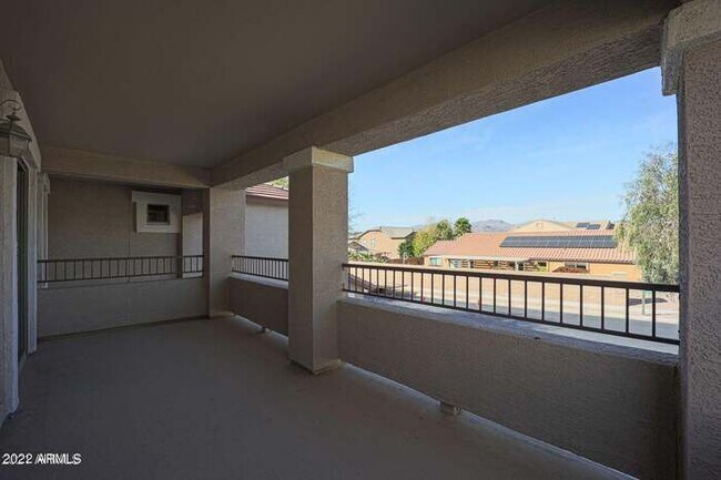 Building Photo - BEAUTIFUL SURPRISE HOME