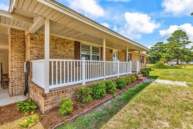 Building Photo - Charming Completely Remodeled Home in Aynor