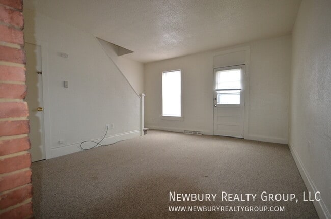 Building Photo - 33 Hickory St