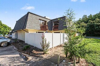 Building Photo - 8114 Oak Trace Way