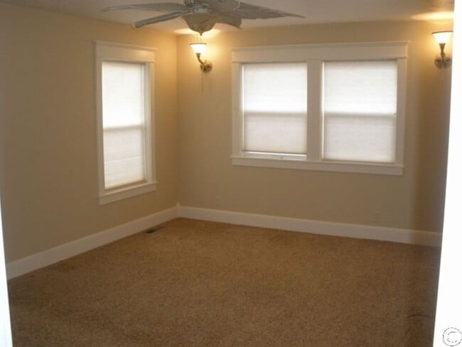 Building Photo - Stunning 4 bed, 3.75 bath Hamilton Home.