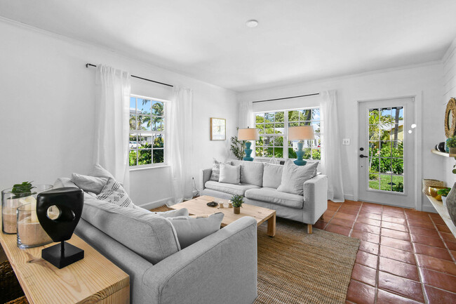 Building Photo - 815 N Ocean Breeze