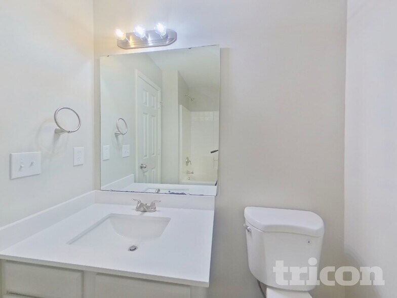 Building Photo - 8743 Sharonbrook Dr