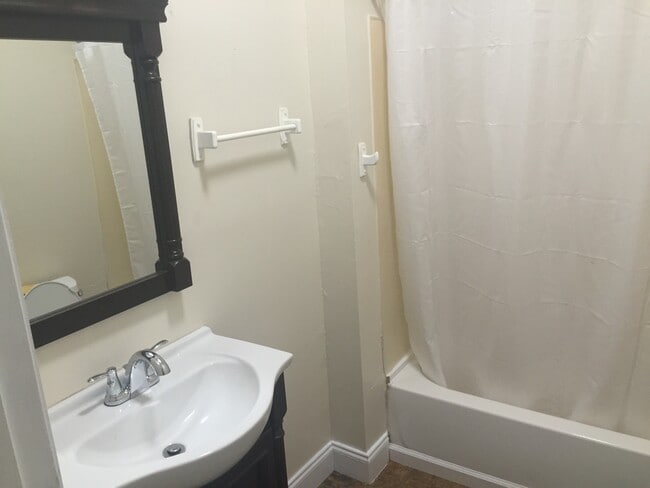 Building Photo - Old West Tampa Bungalow