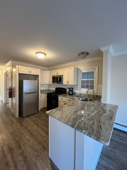 Building Photo - 35 Fairview Ave