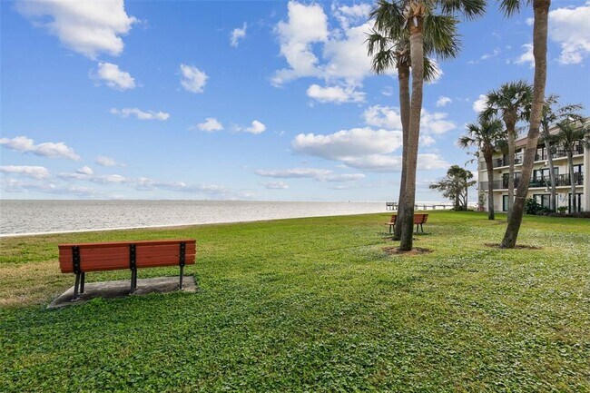 Building Photo - 7550 Sunshine Skyway Ln S