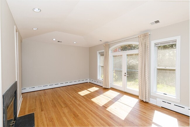 Building Photo - 1525 Elliot Pl NW