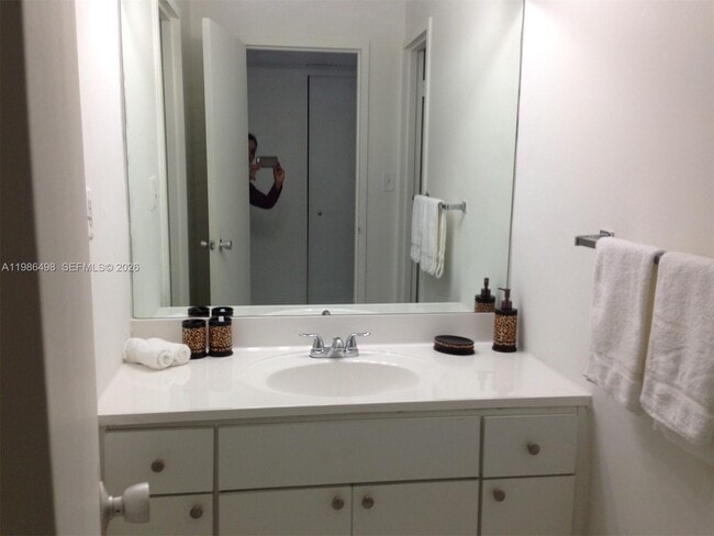 Building Photo - 100 Lincoln Rd