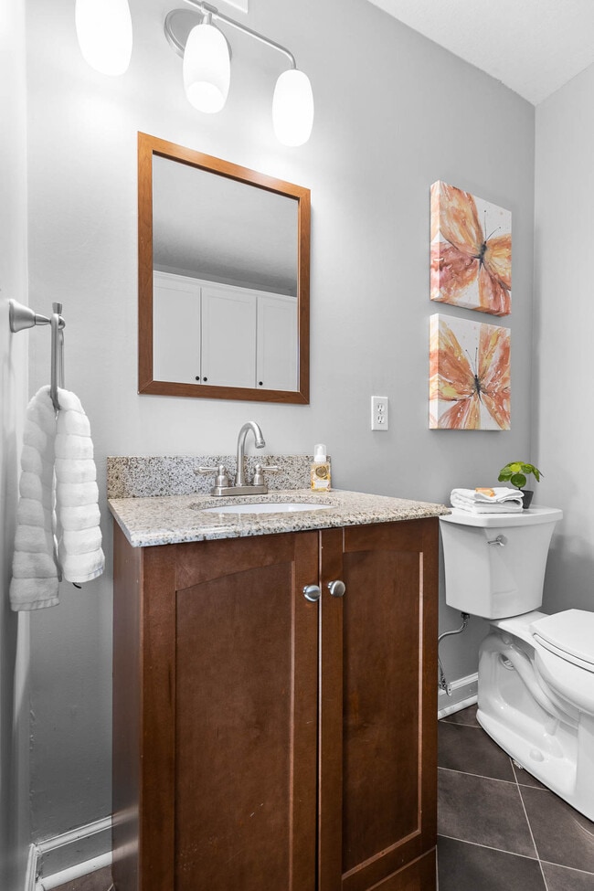 Building Photo - 2483 Shenandoah Dr