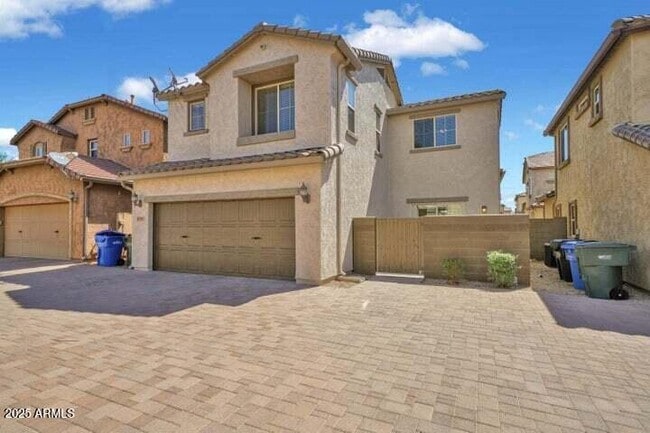 Building Photo - 3941 E Cat Balue Dr