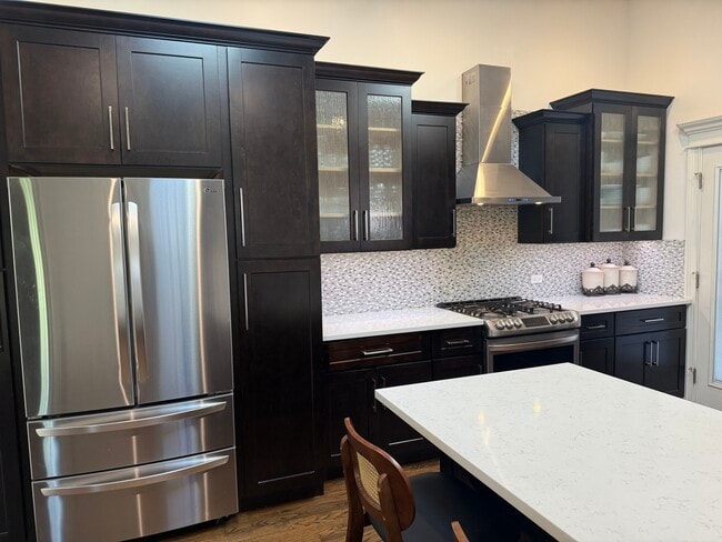 Building Photo - 1316 W 59th St