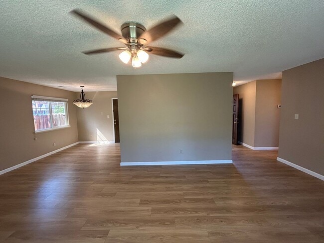 Building Photo - 310 Hedstrom Rd