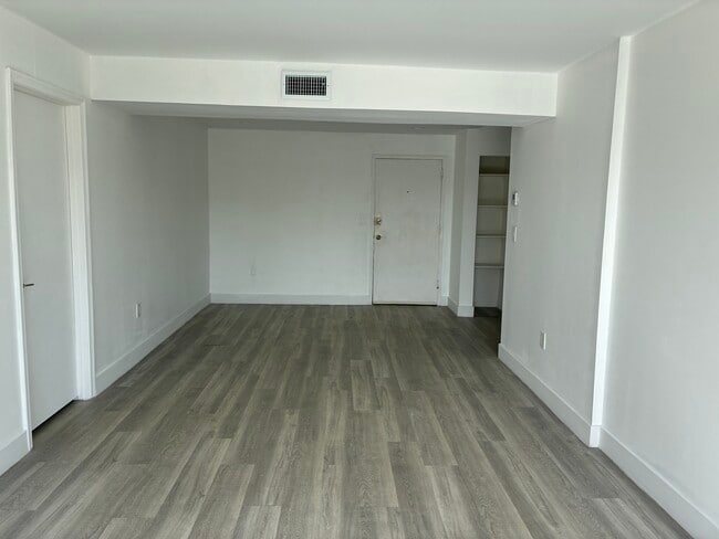 Building Photo - 17051 NE 35th Ave