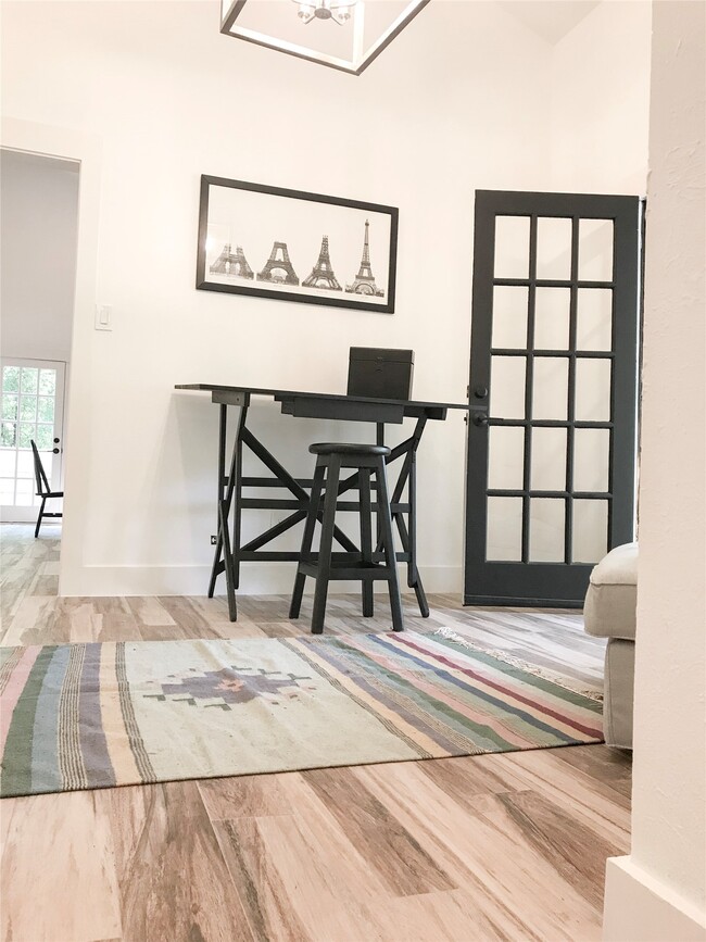 Building Photo - 5 Sandlily Ct