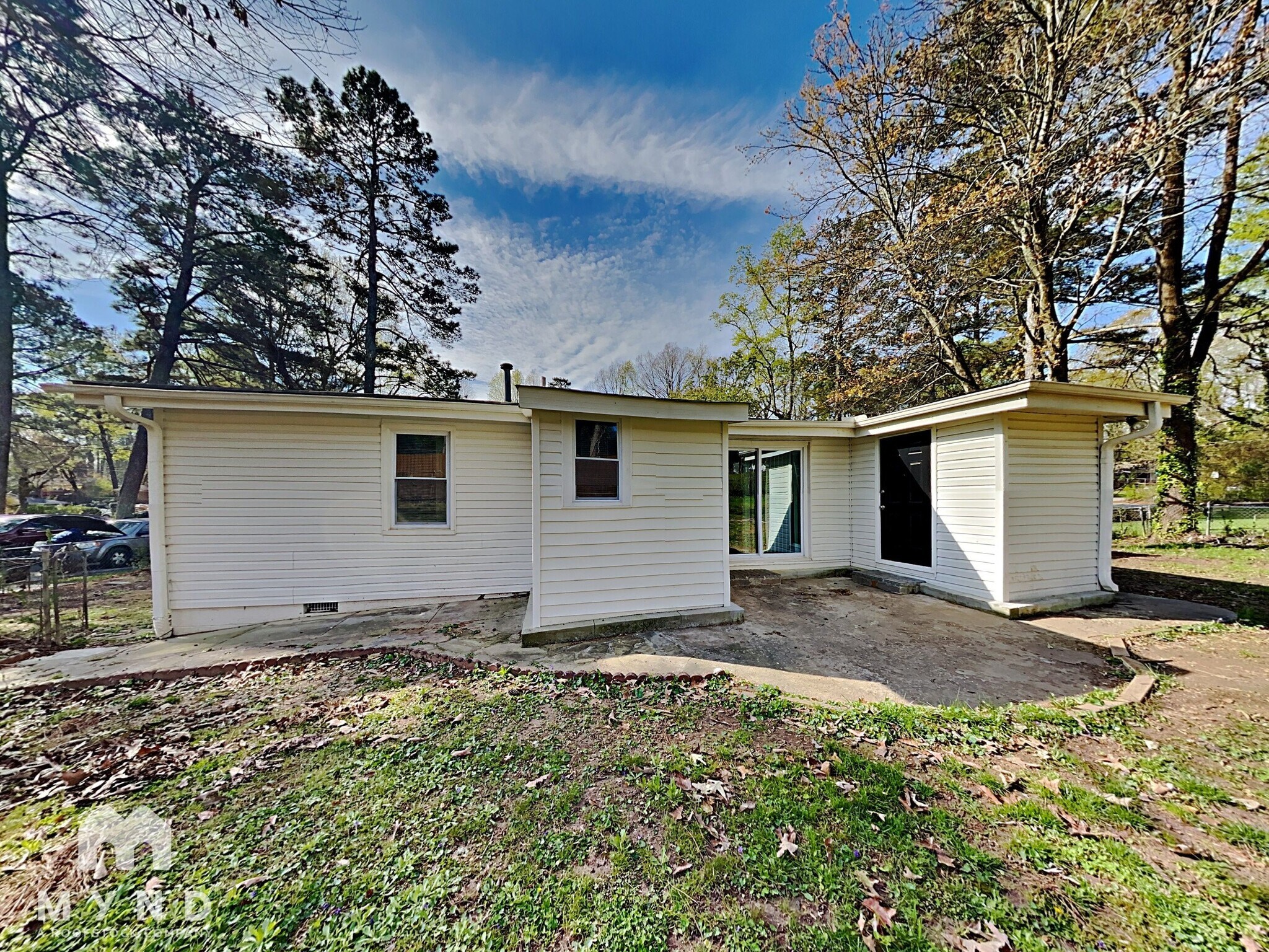 Building Photo - 682 Milford Dr SW