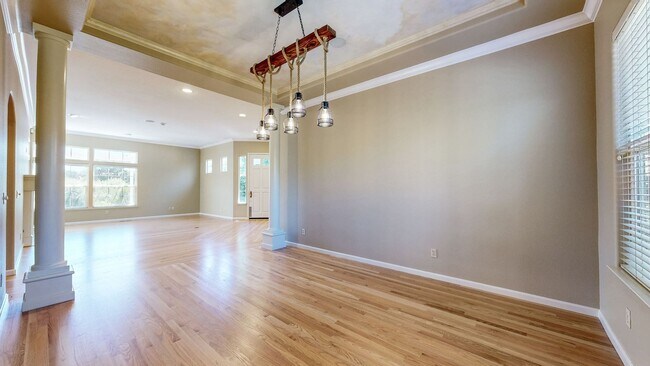 Building Photo - Gorgeous Home with private yards, large de...