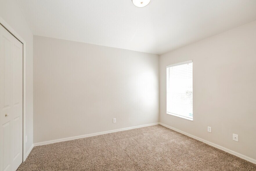 Building Photo - 18136 Cypress Bay Pkwy