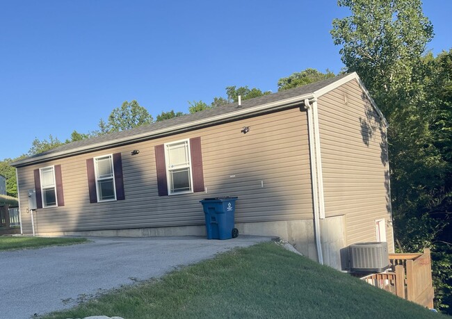 Primary Photo - House for rent close to the Landing